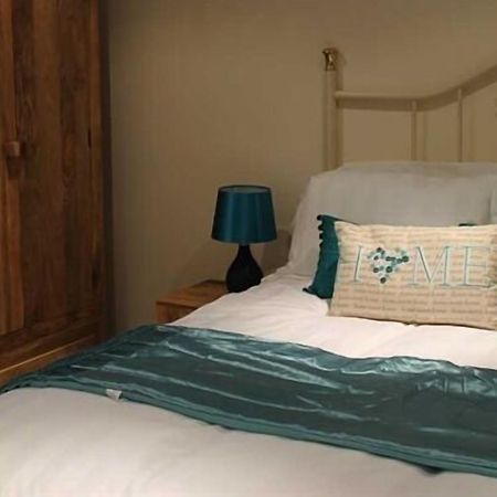 We Three Loggerheads Hotel Gwernymynydd Exterior photo
